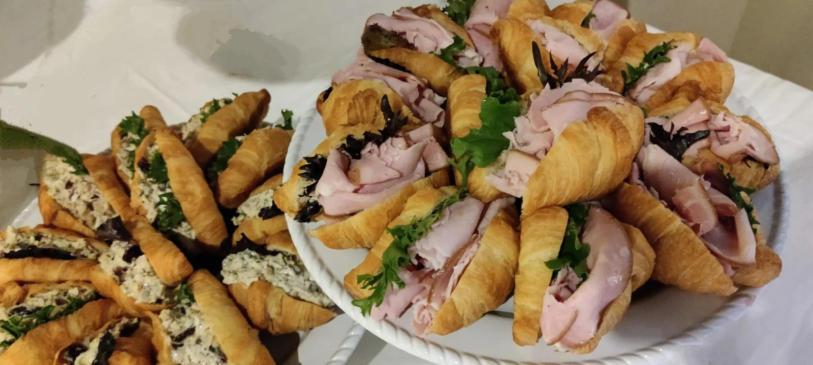 Croissant sandwiches with ham and greens
