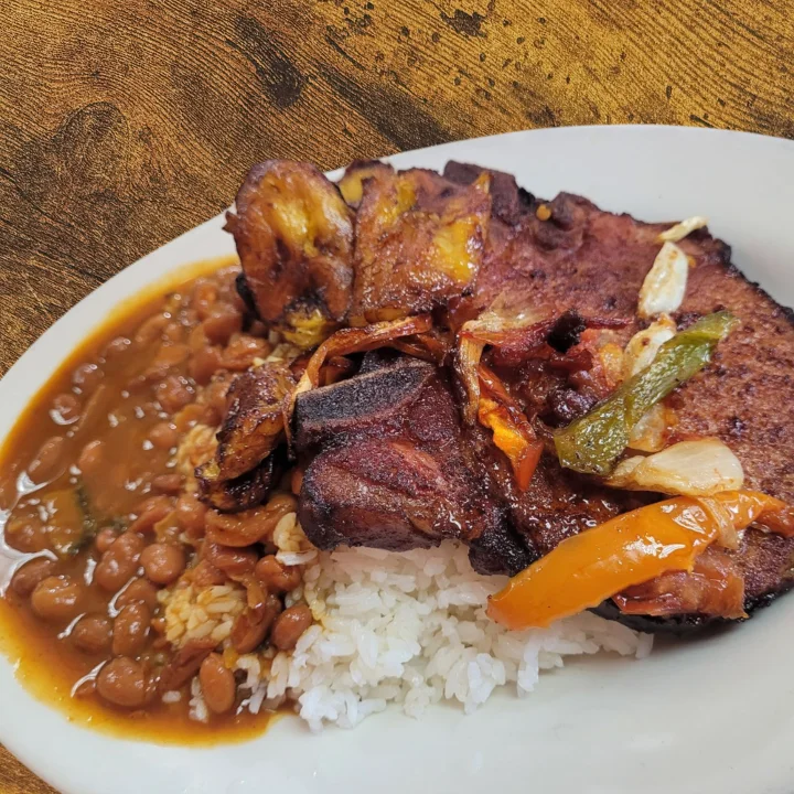 Chuleta Frita Lunch + Free Soda