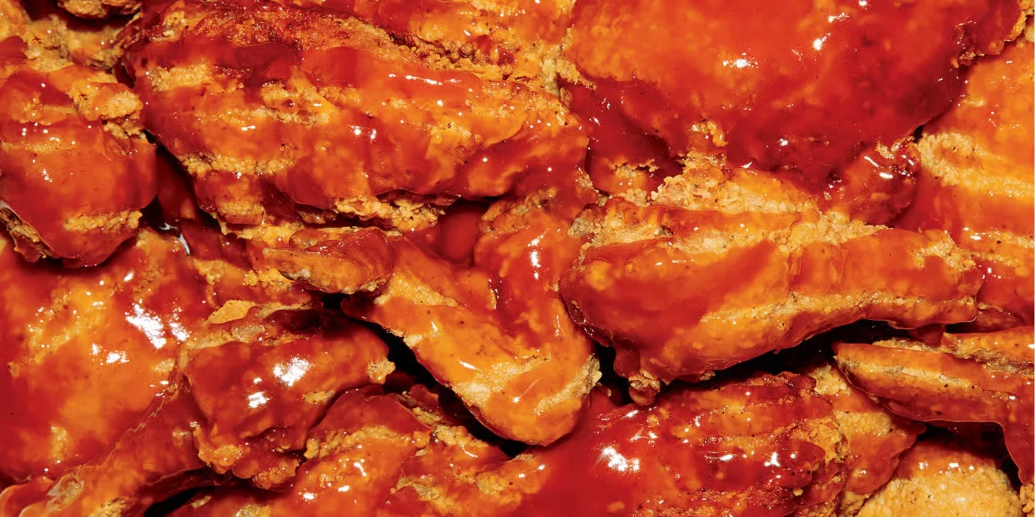 Crispy fried chicken with spicy sauce