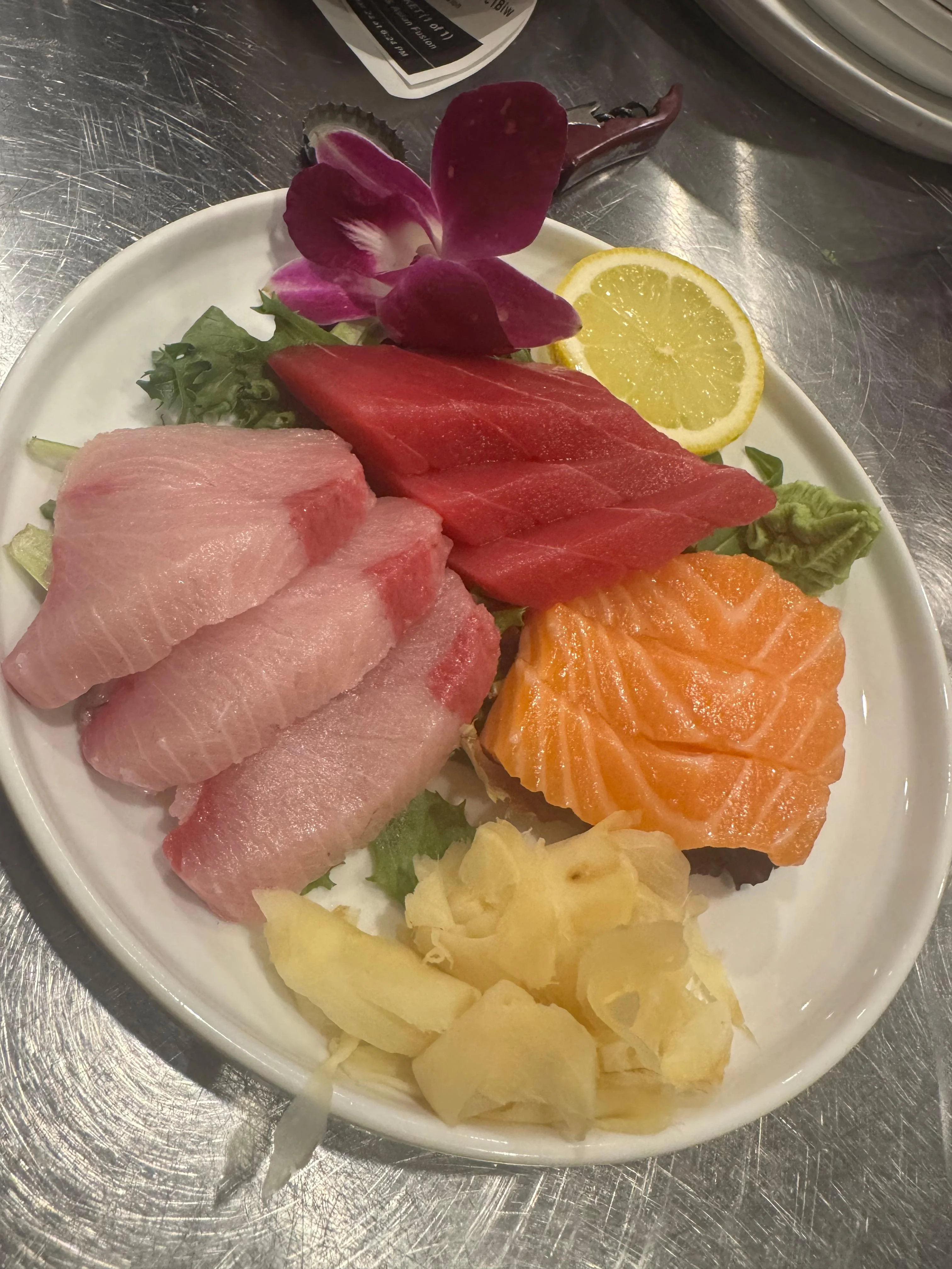 Assorted Sashimi (9 Pcs)