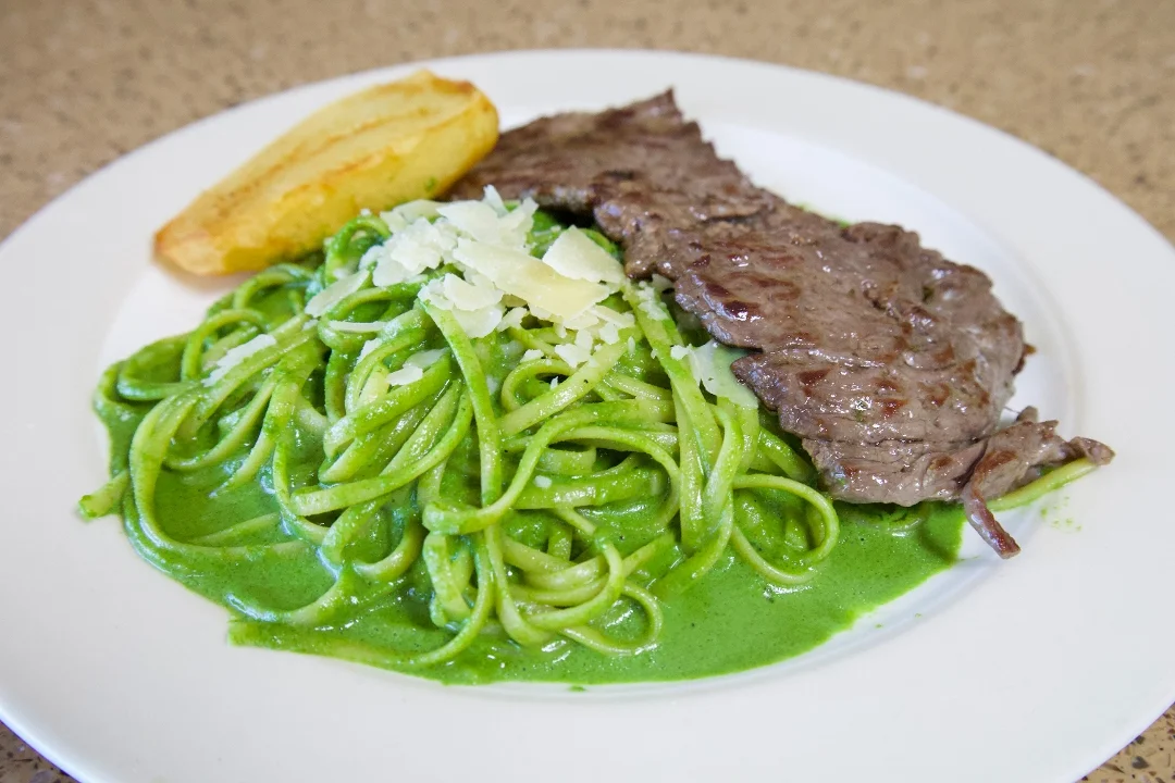 Tallarin Verde Con Bisteck