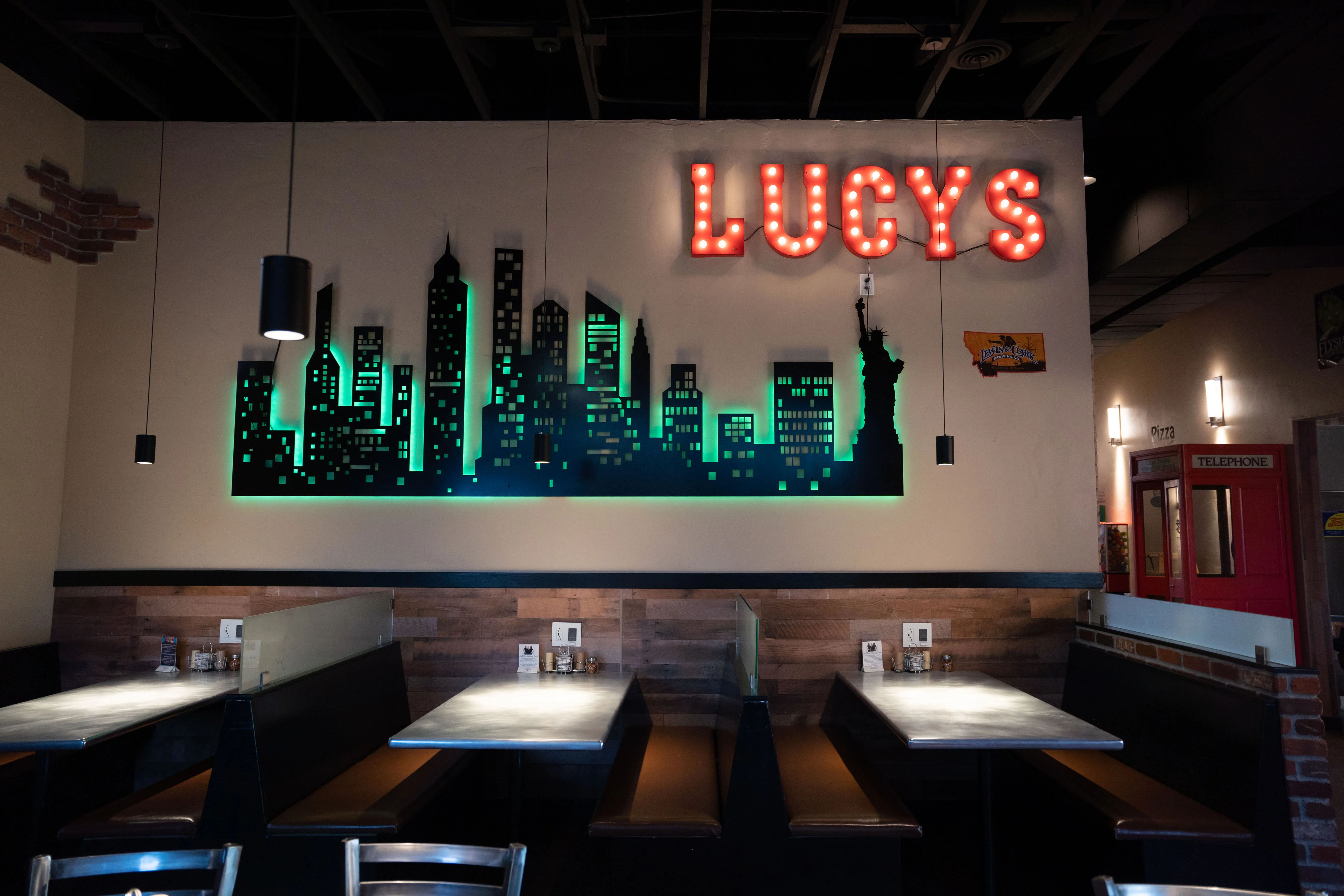 Lucy's Pizza Broadway diningroom