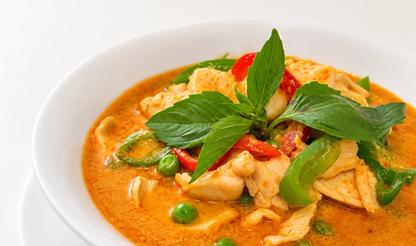 Thai curry chicken with vegetables and crispy noodles