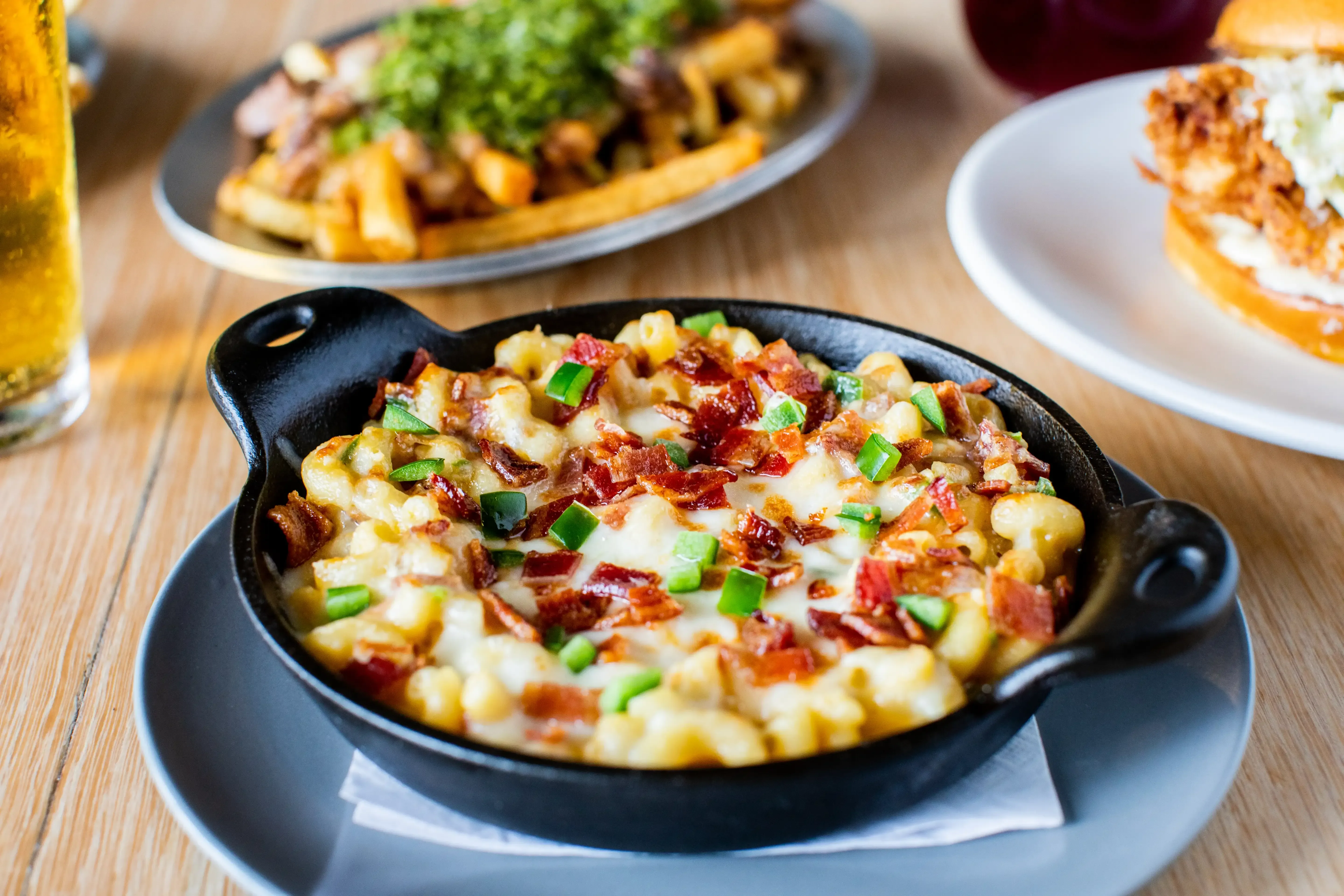 Cheesy mac and cheese with bacon in a cast iron skillet