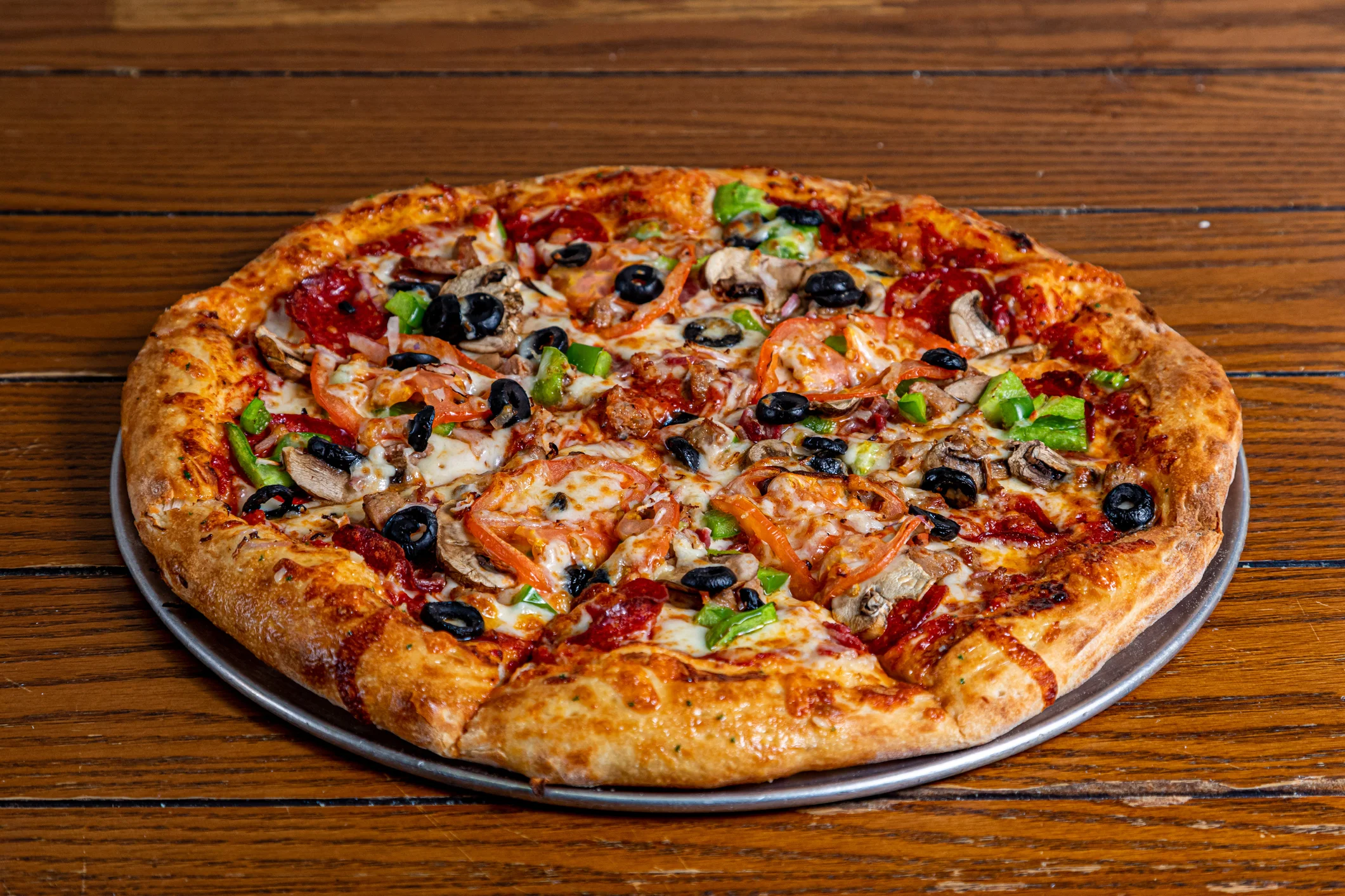Delicious pepperoni pizza with vegetables