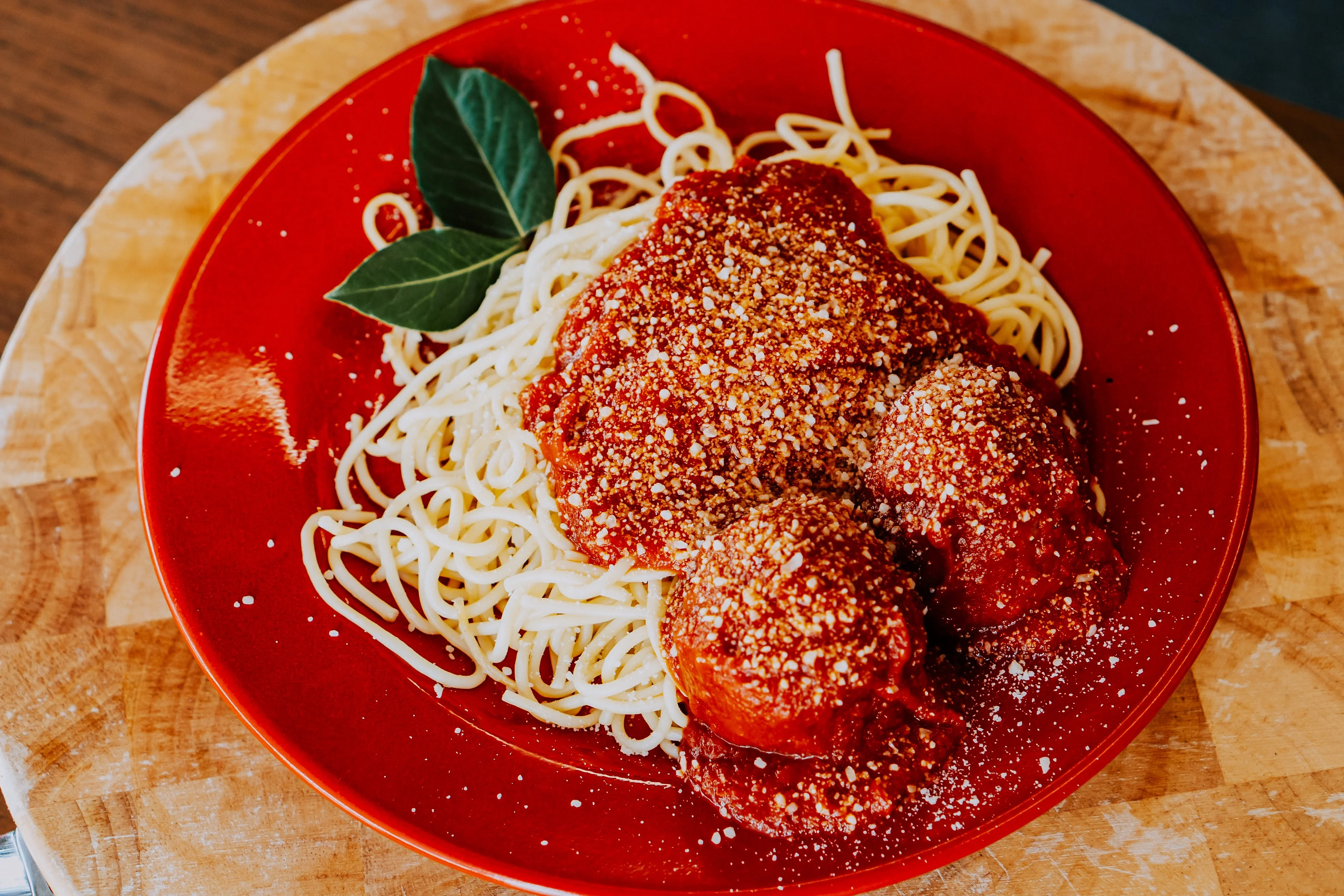 Classic Italian spaghetti and meatballs with marinara sauce