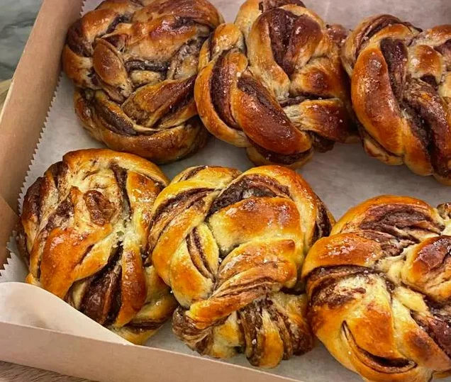 Chocolate Hazel-Knots