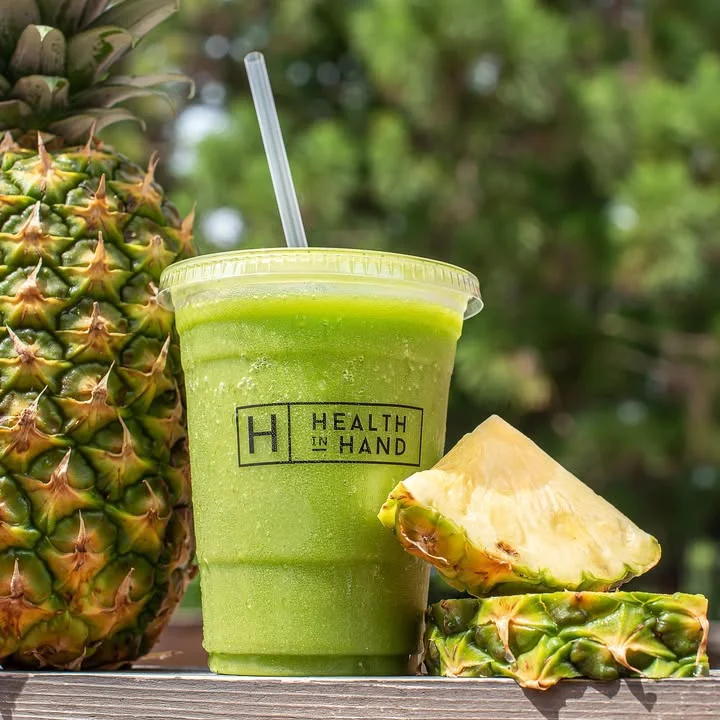 Refreshing green smoothie with pineapple, perfect for a healthy lifestyle