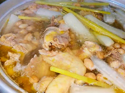 Chinese herbal chicken soup with peanuts