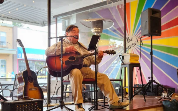 Live music performance in a vibrant restaurant setting