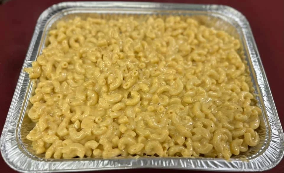 Creamy macaroni and cheese in a foil tray