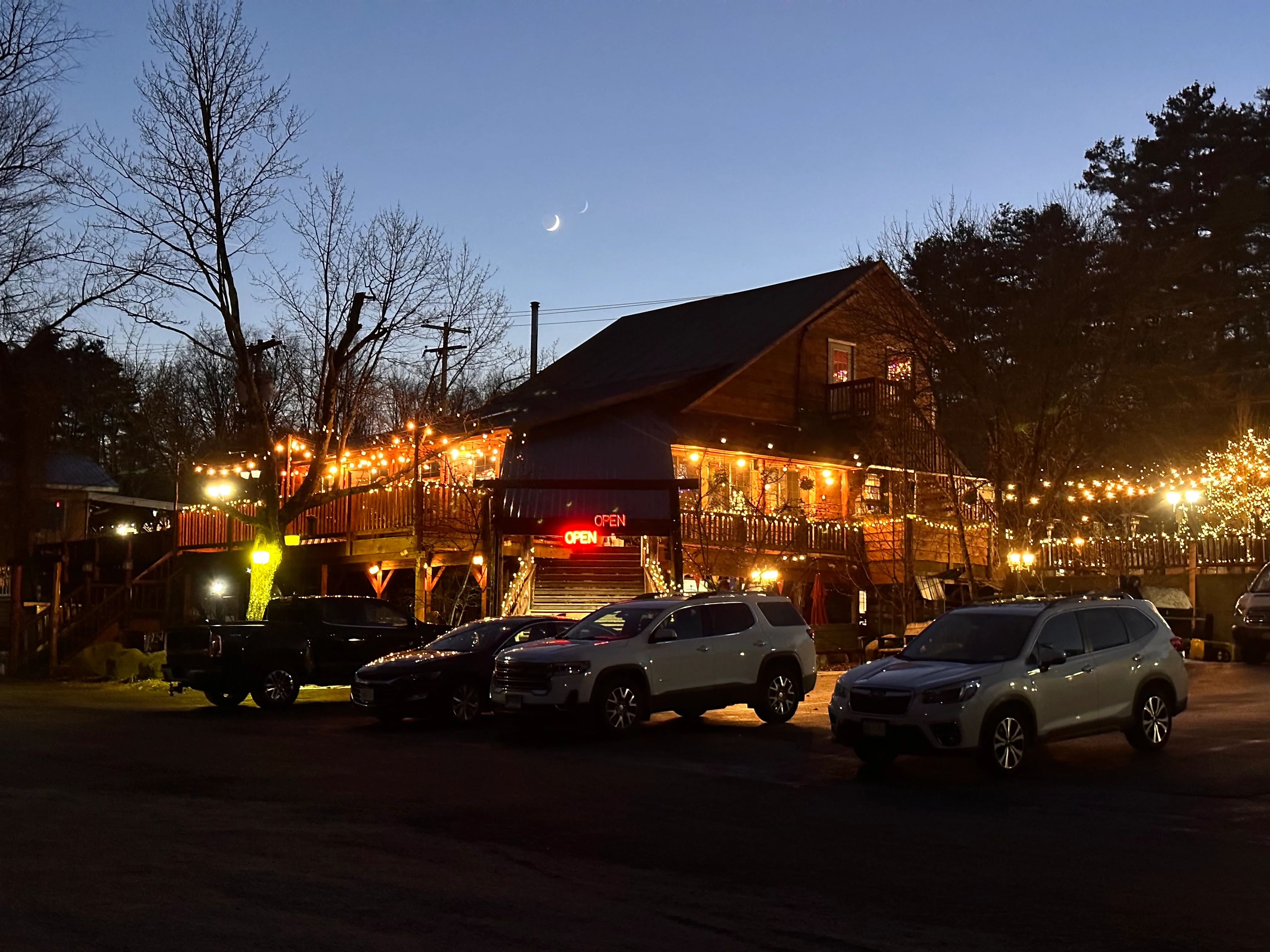 The front patio at the Barnsider Smokehouse