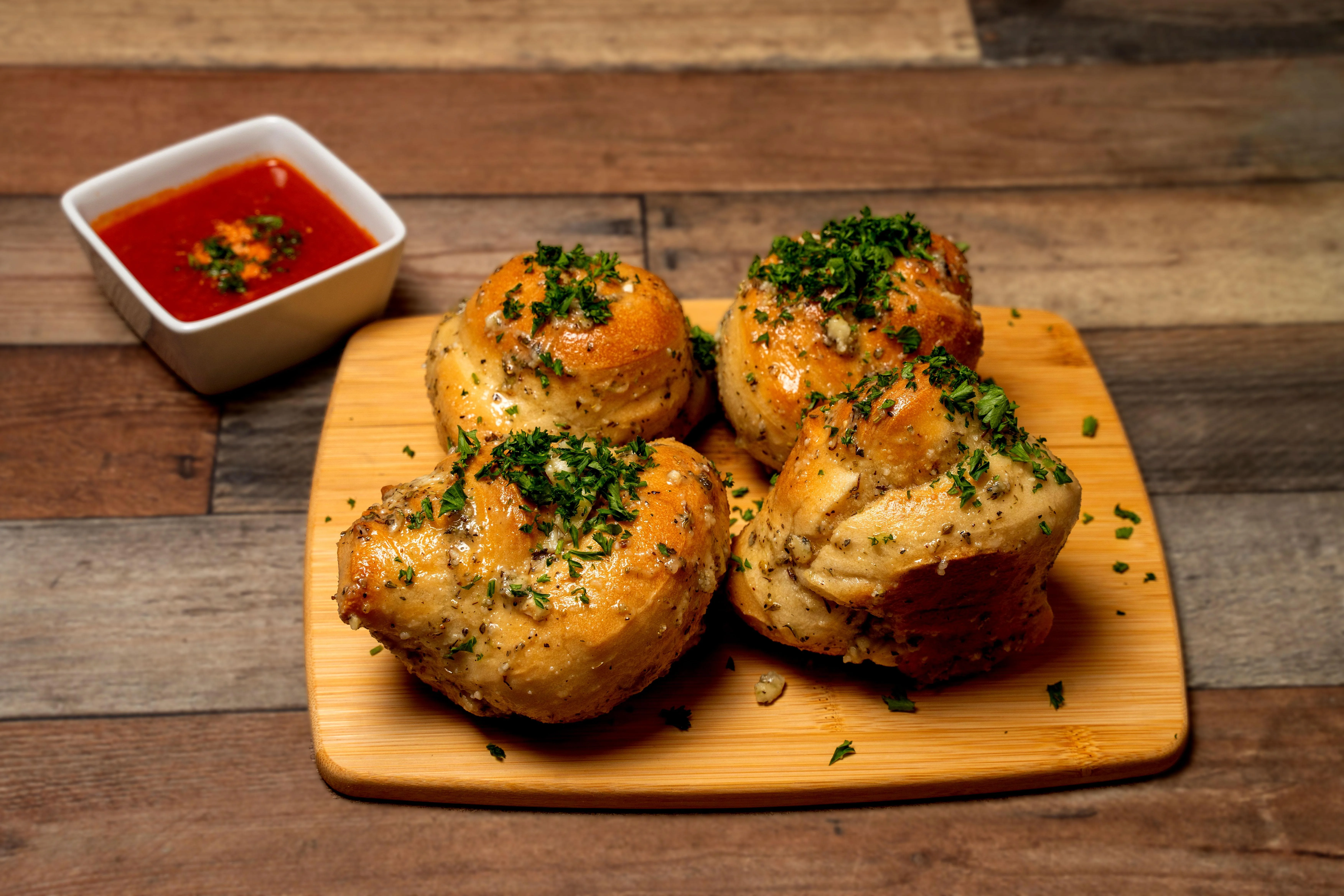 Giant Garlic Knots (4 pcs)
