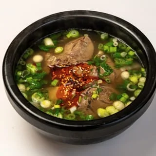 Korean seolleongtang soup with beef and green onions
