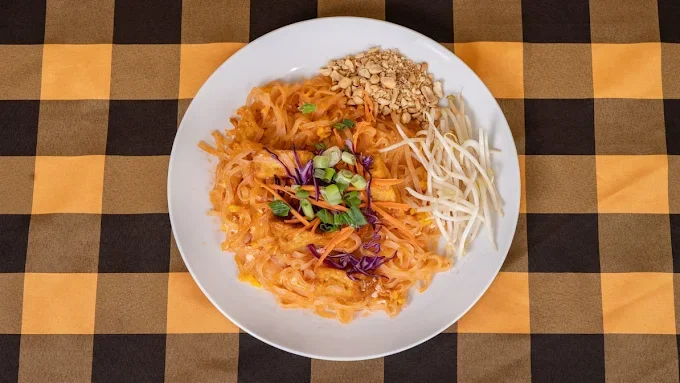 Plate of Thai pad thai with fresh toppings