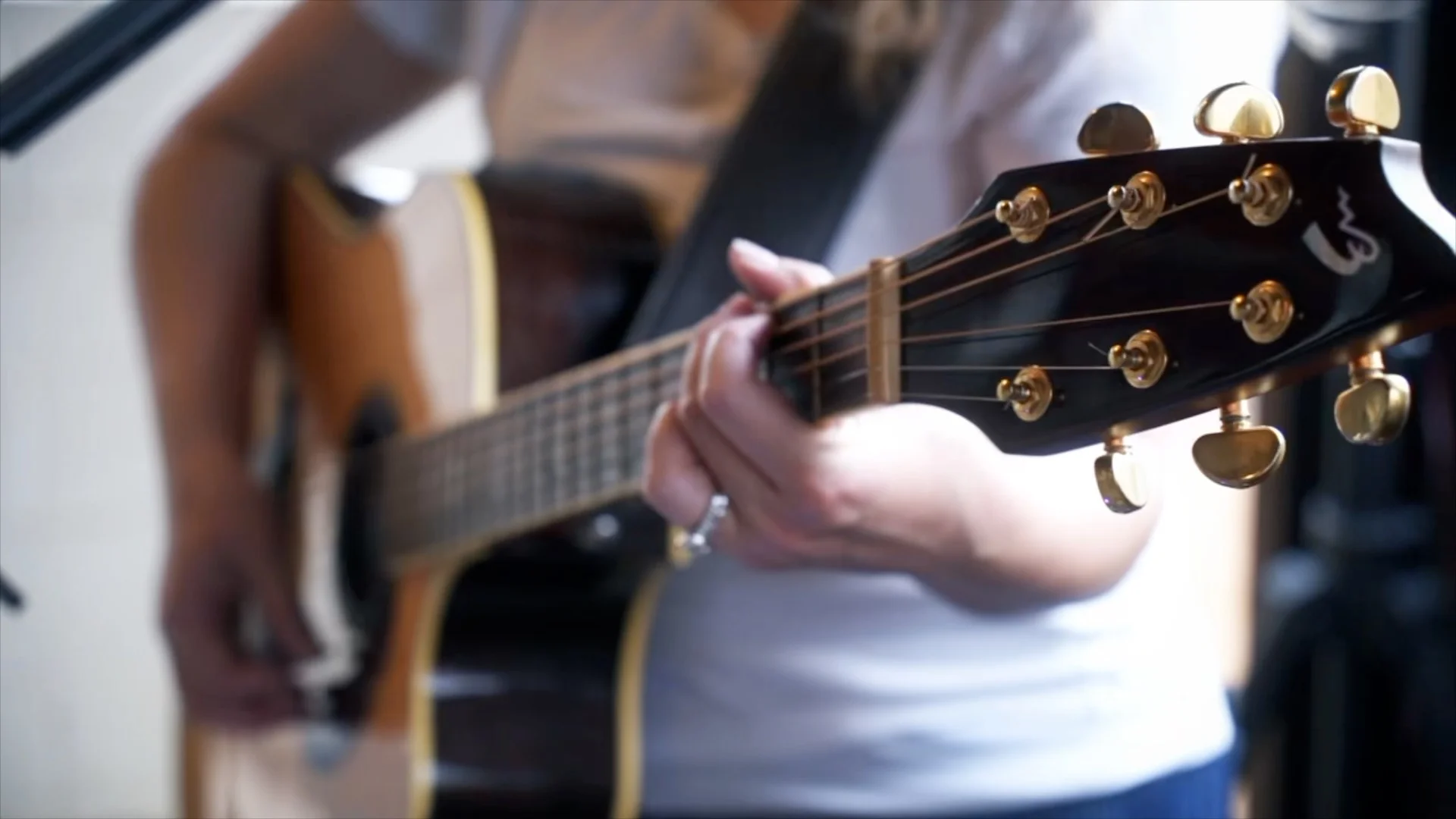 Live Music bar and grill, local music, upcoming artists, local artists