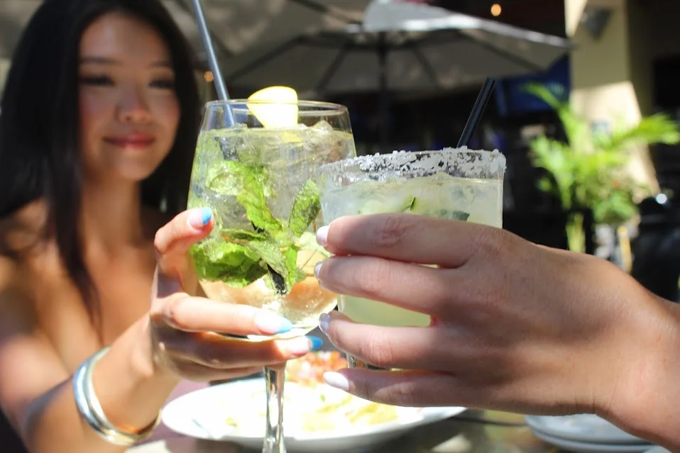 Picture of two guest cheersing