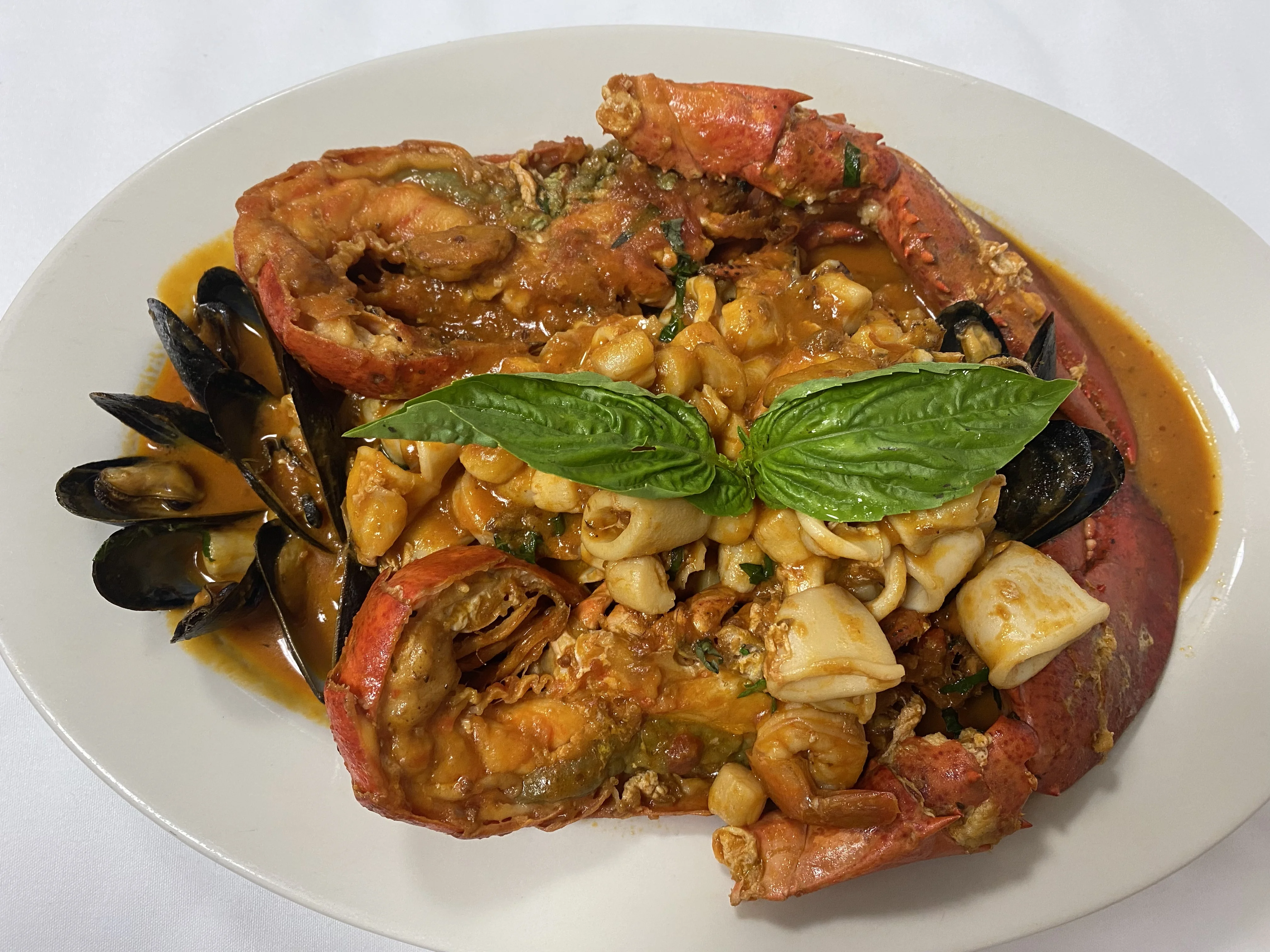 Italian seafood pasta with lobster and mussels