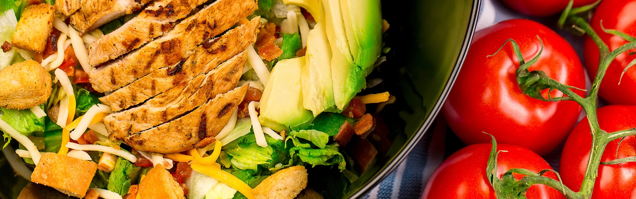 Grilled chicken salad with avocado and croutons