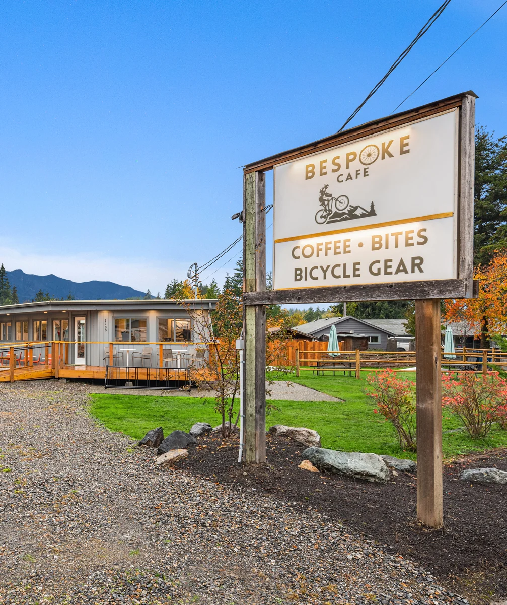 Bespoke café with mountain backdrop and outdoor seating
