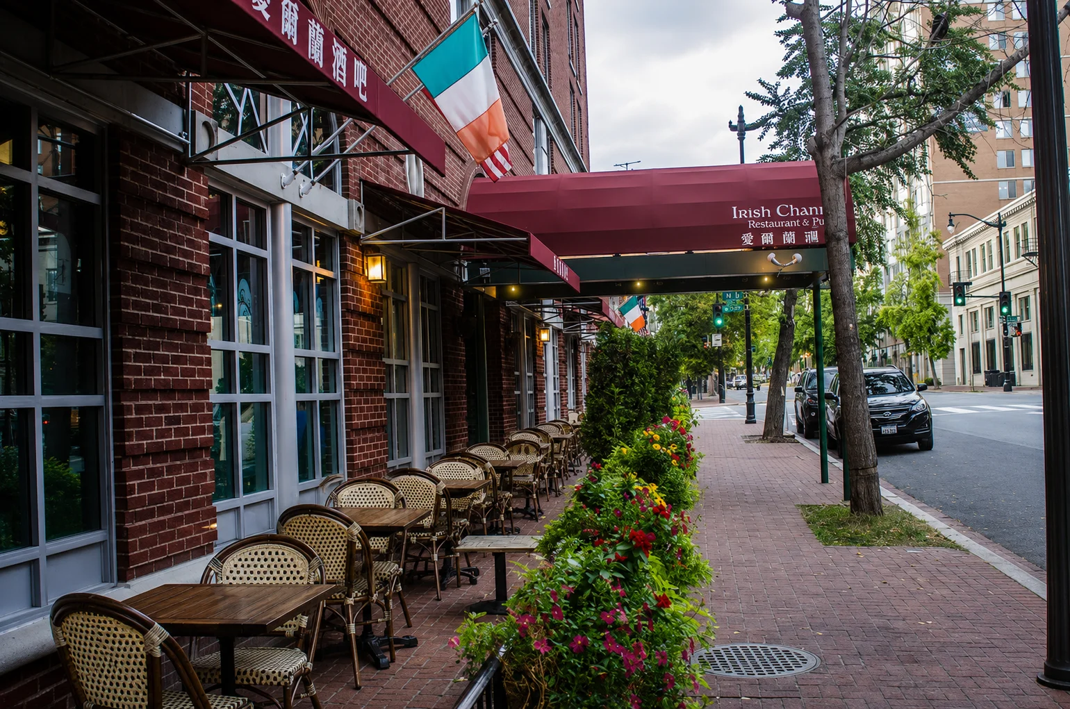 Charming outdoor dining area of an Irish pub