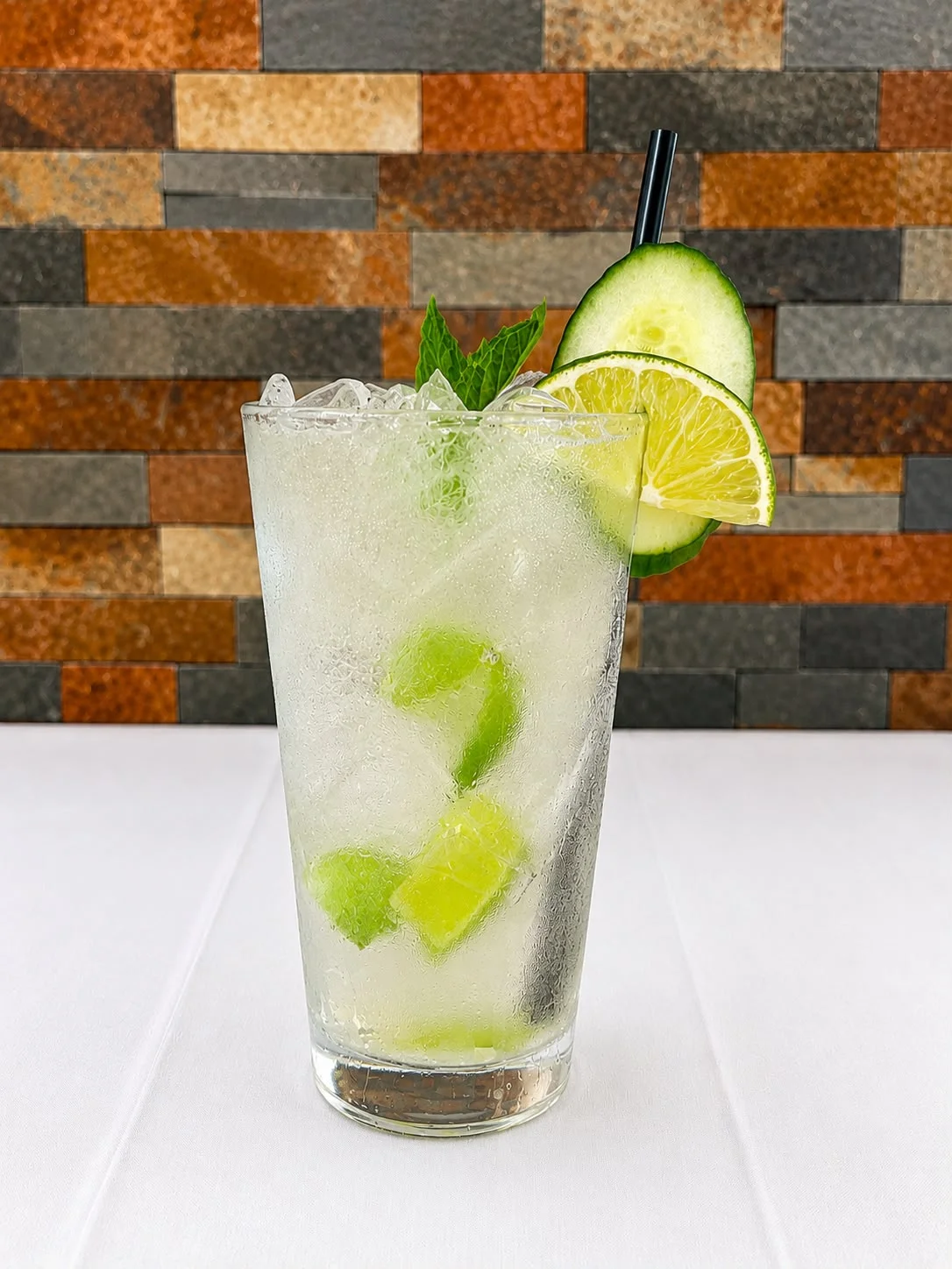 Refreshing mojito cocktail with mint and lime