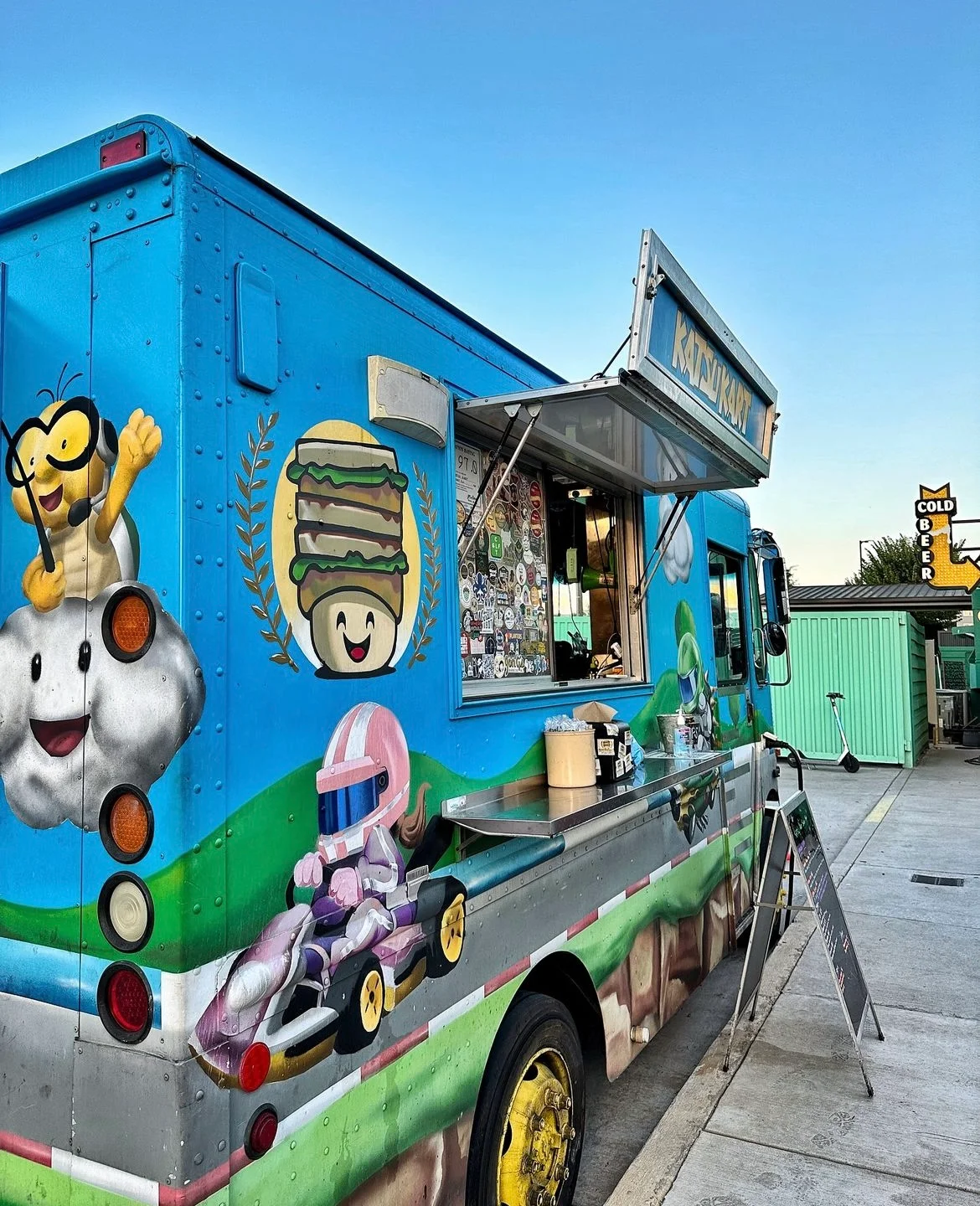 A picture of a food truck