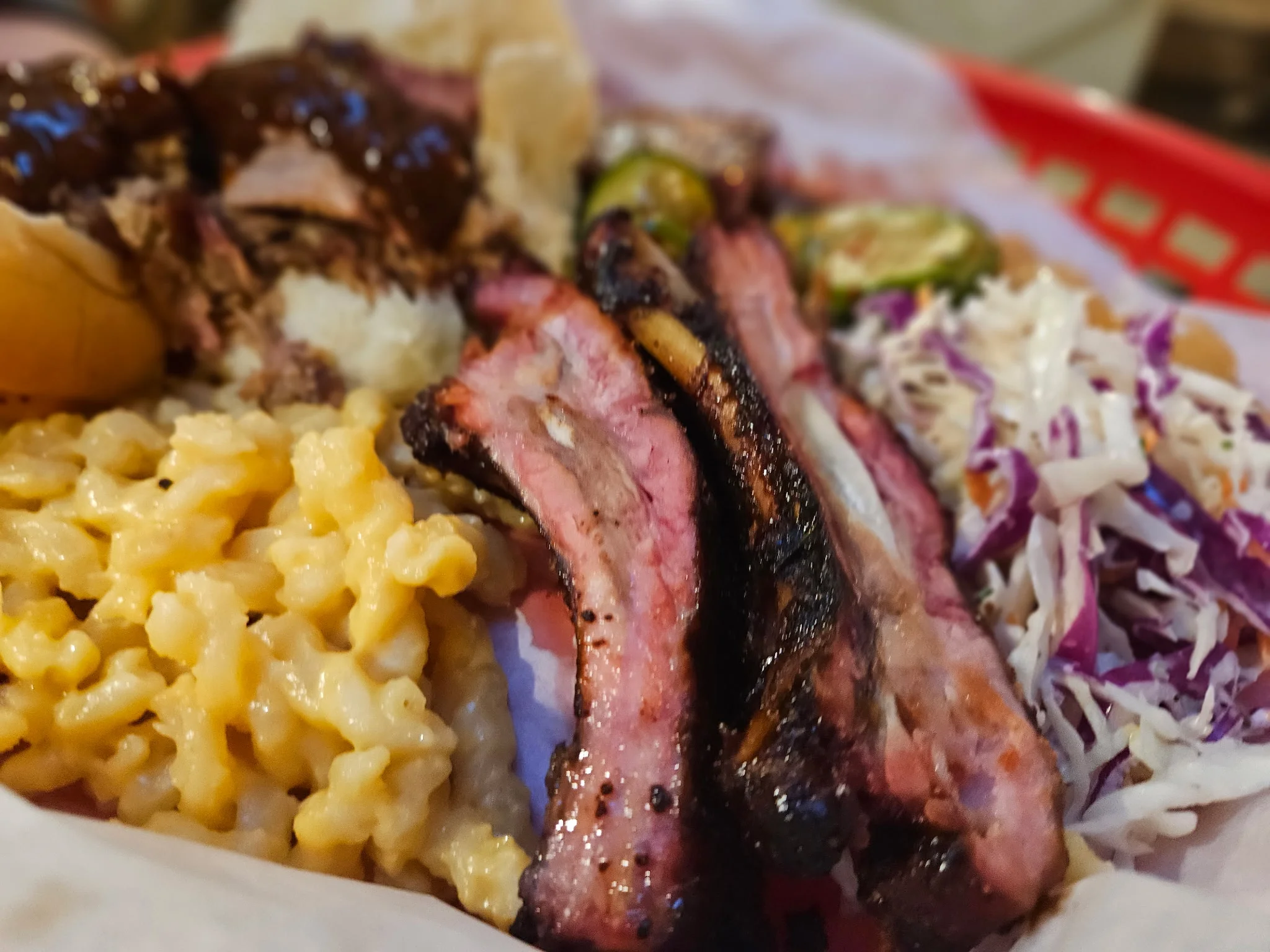 a plate of dekicous BBQ