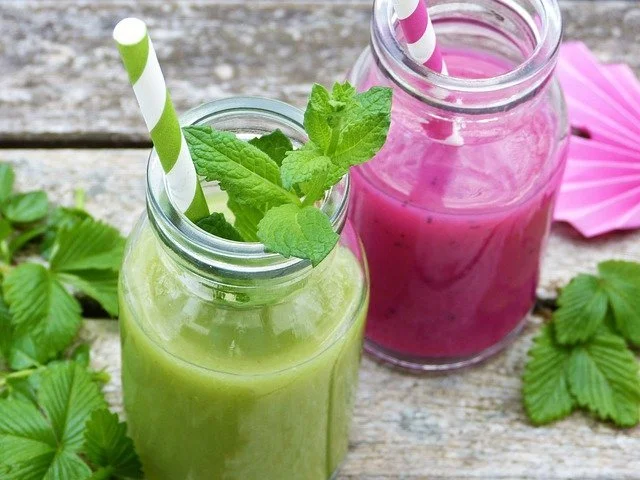 Refreshing green and pink smoothies with mint leaves