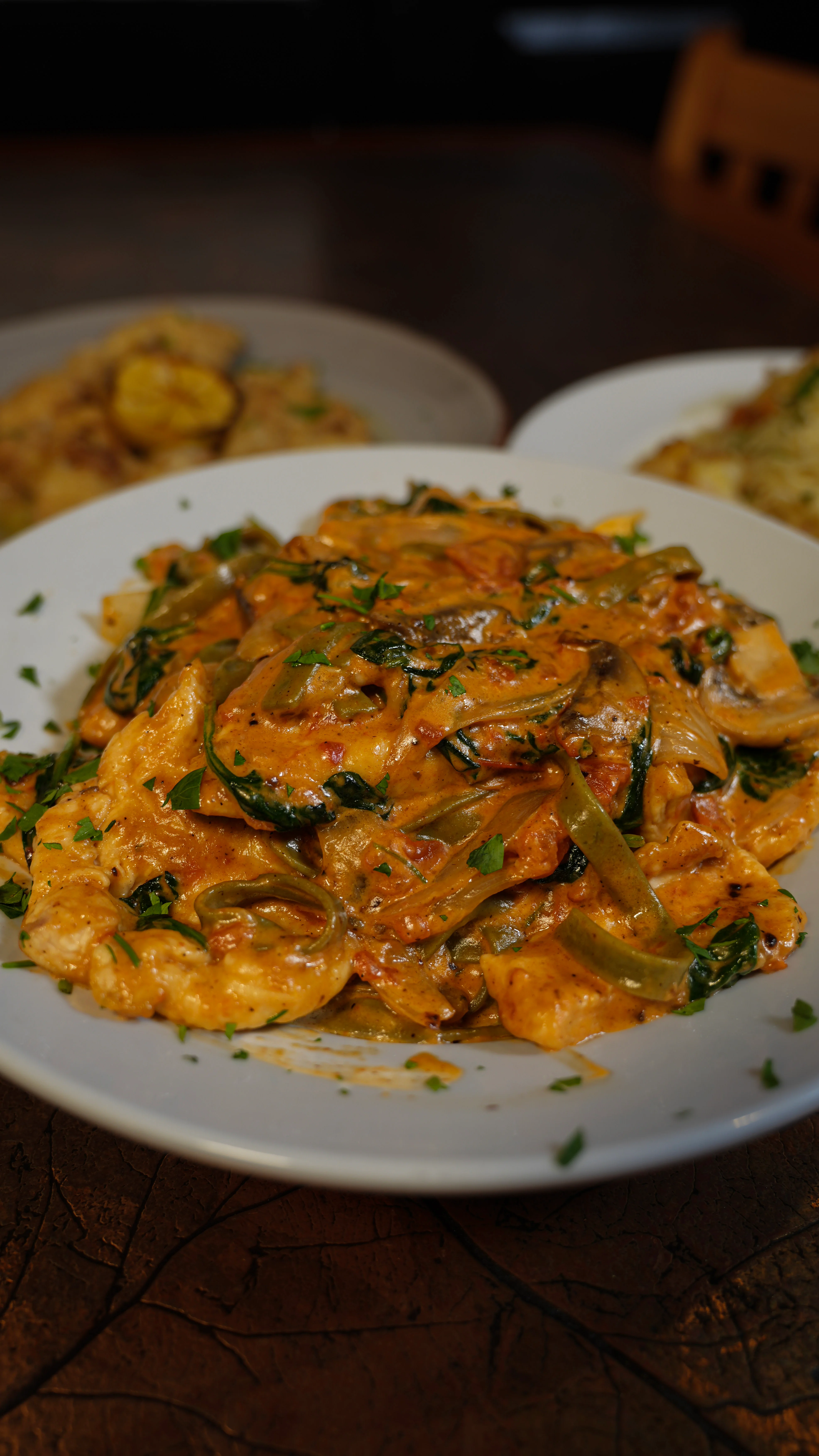 Creamy fettuccine Alfredo with chicken and spinach