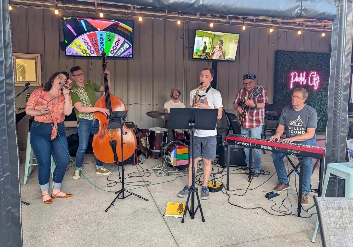 Live band performing at an outdoor restaurant venue