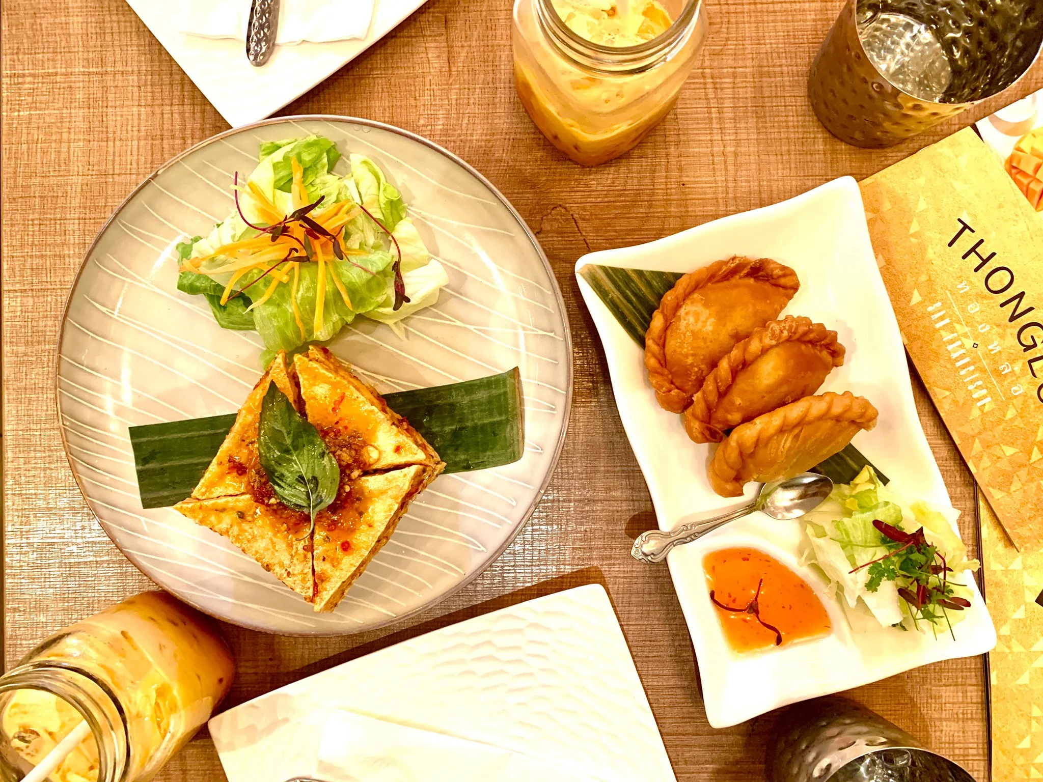 Thai curry puff pastries with fresh salad and dipping sauce