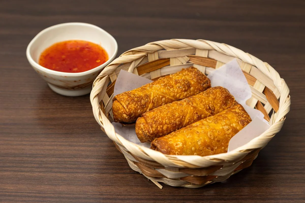 Egg Roll (3pcs){ကော်ပြန့်ကြော်}