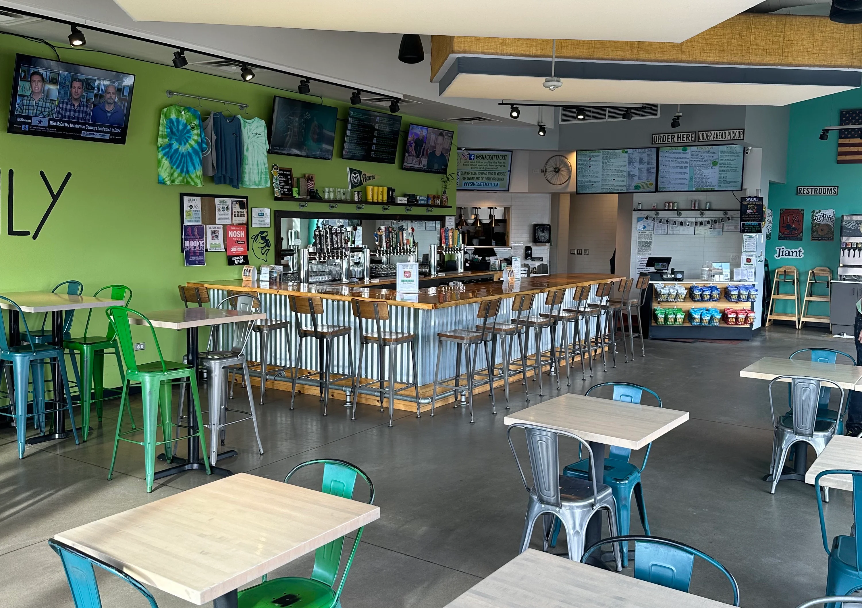 Causal restaurant with bar