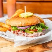 Classic American roast beef sandwich with fresh toppings