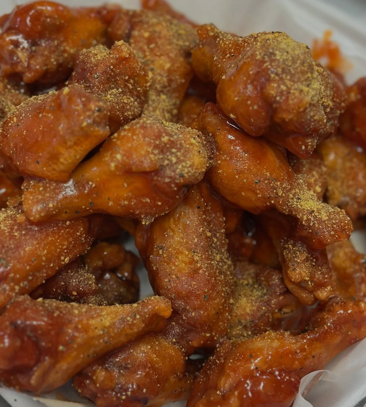 Crispy buffalo chicken wings with seasoning