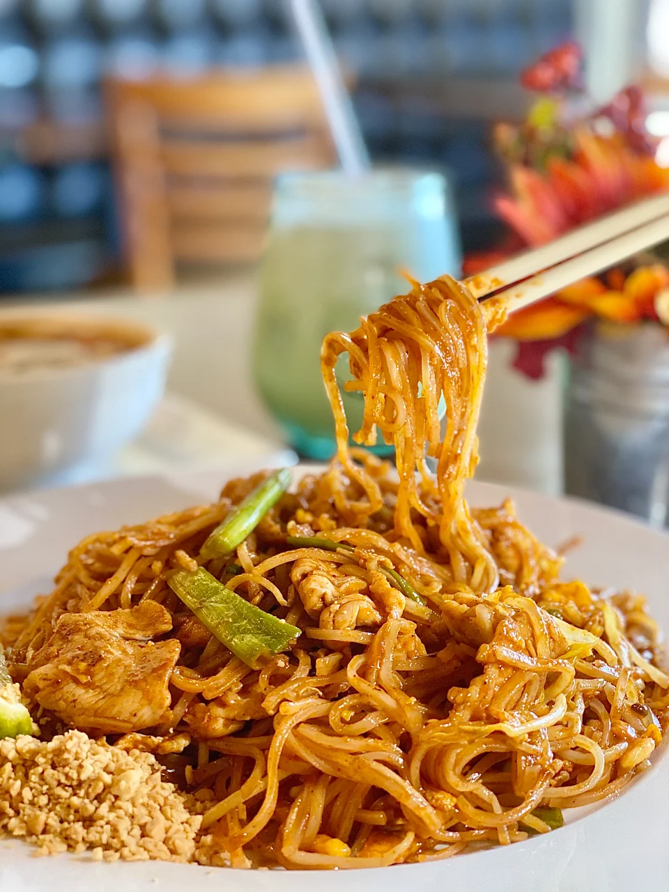 Plate of Thai pad thai with chicken and peanuts