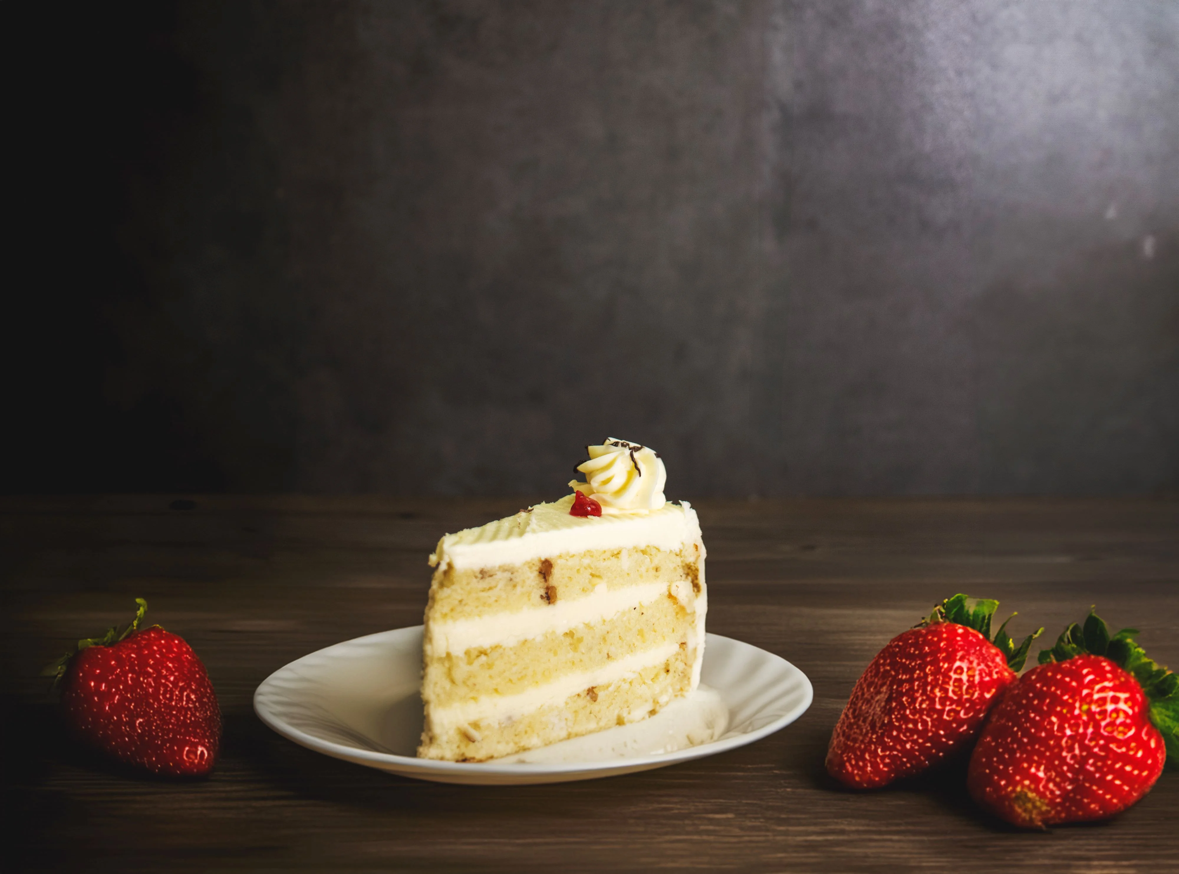 Slice of classic vanilla cake with strawberries