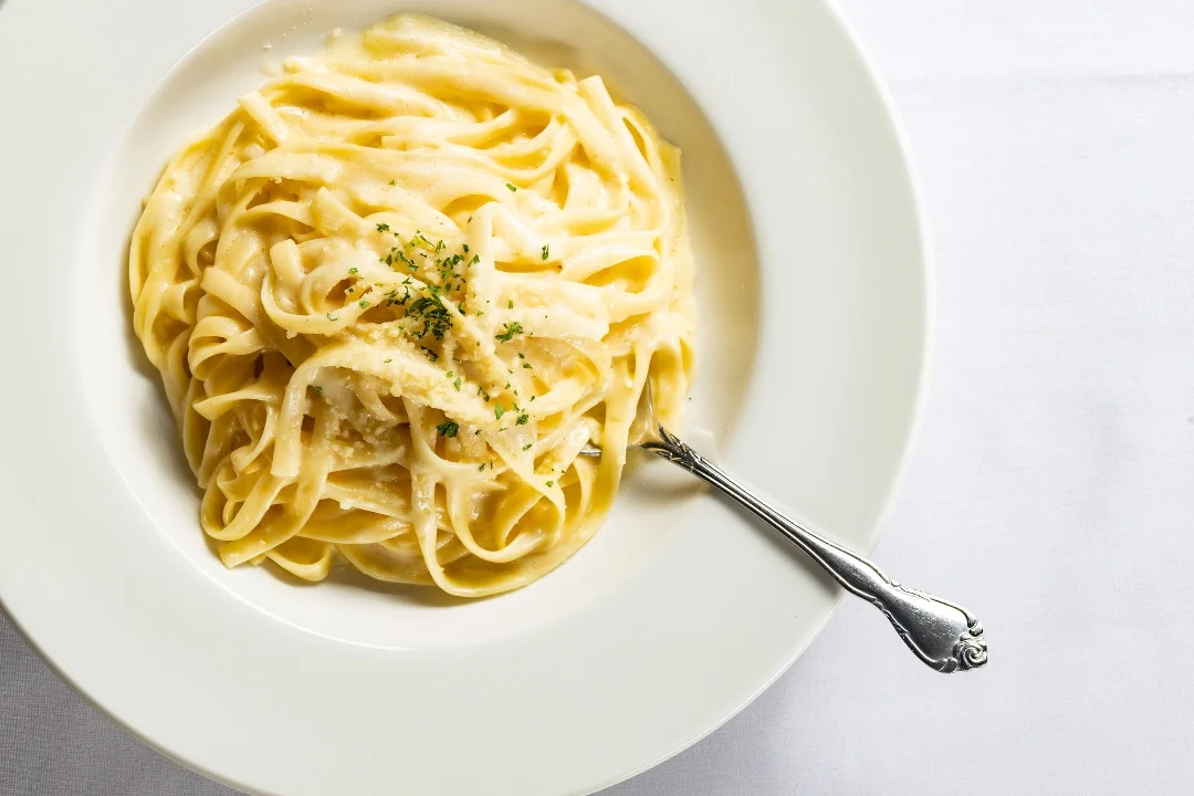 1/2 Fettuccine Alfredo
