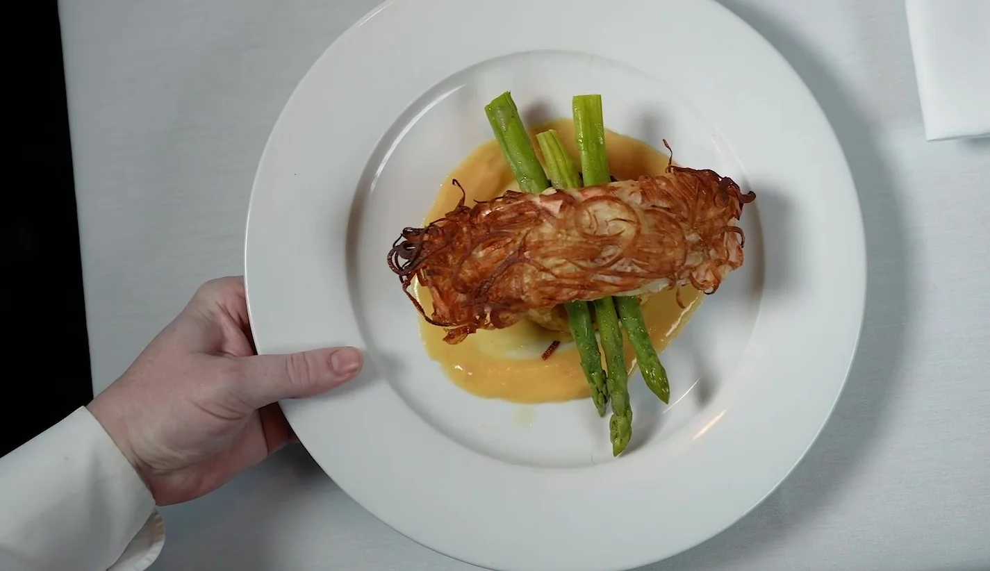 Crispy fish fillet with asparagus and sauce
