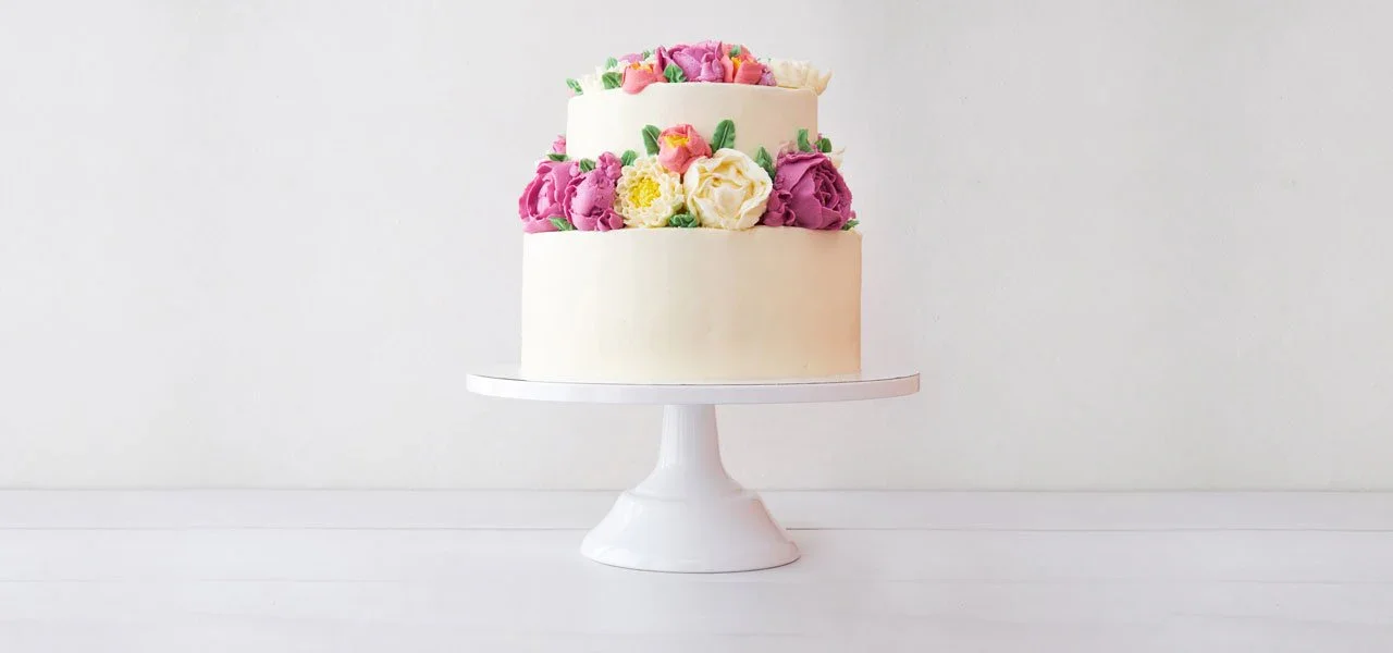 Elegant floral wedding cake with buttercream frosting
