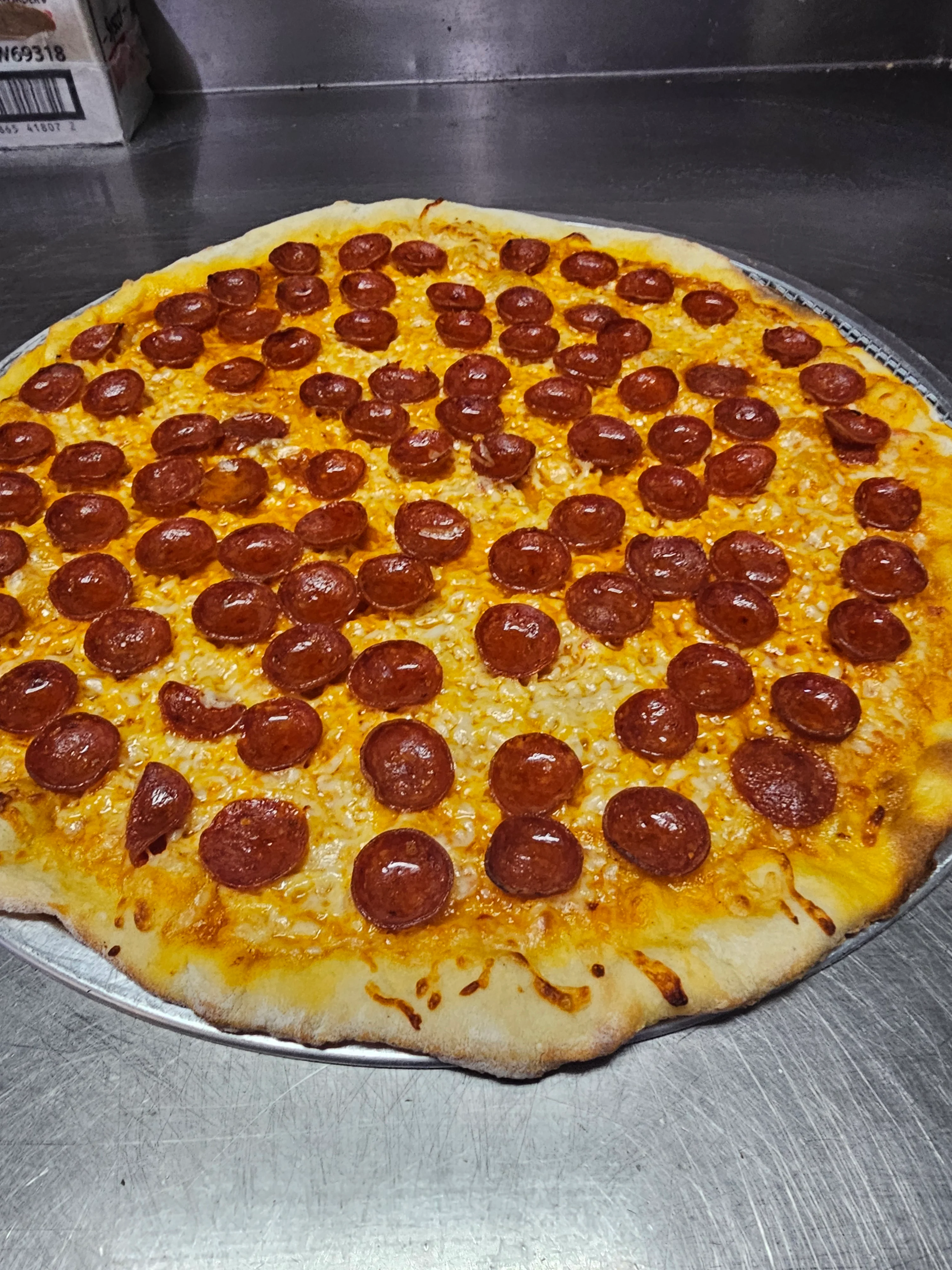 18 inch Ny-Style Hand stretched pizza