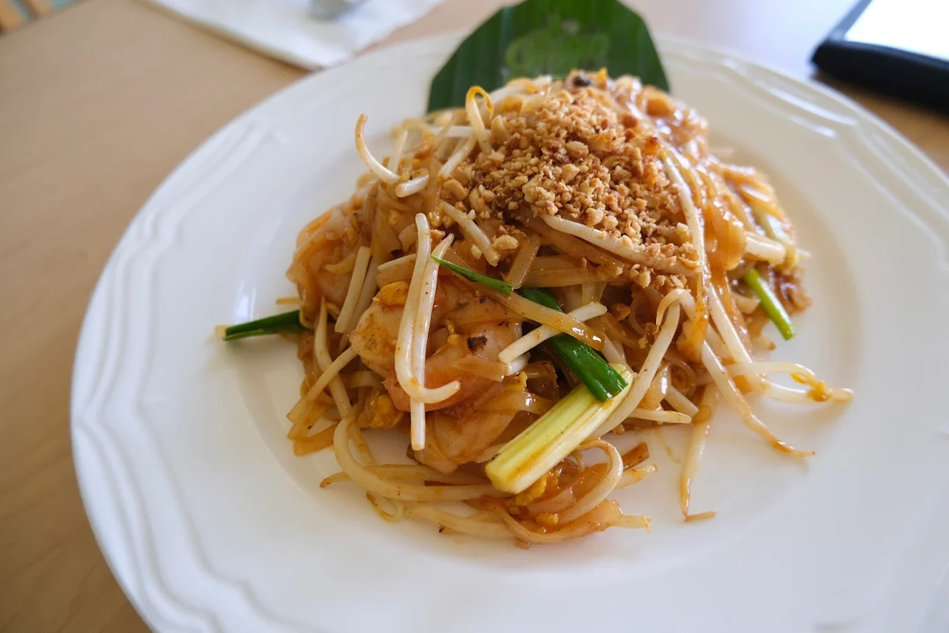 Plate of Thai pad thai with peanuts and bean sprouts