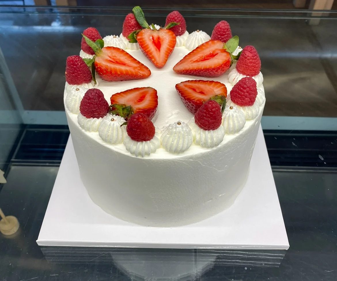 Elegant strawberry shortcake with fresh berries
