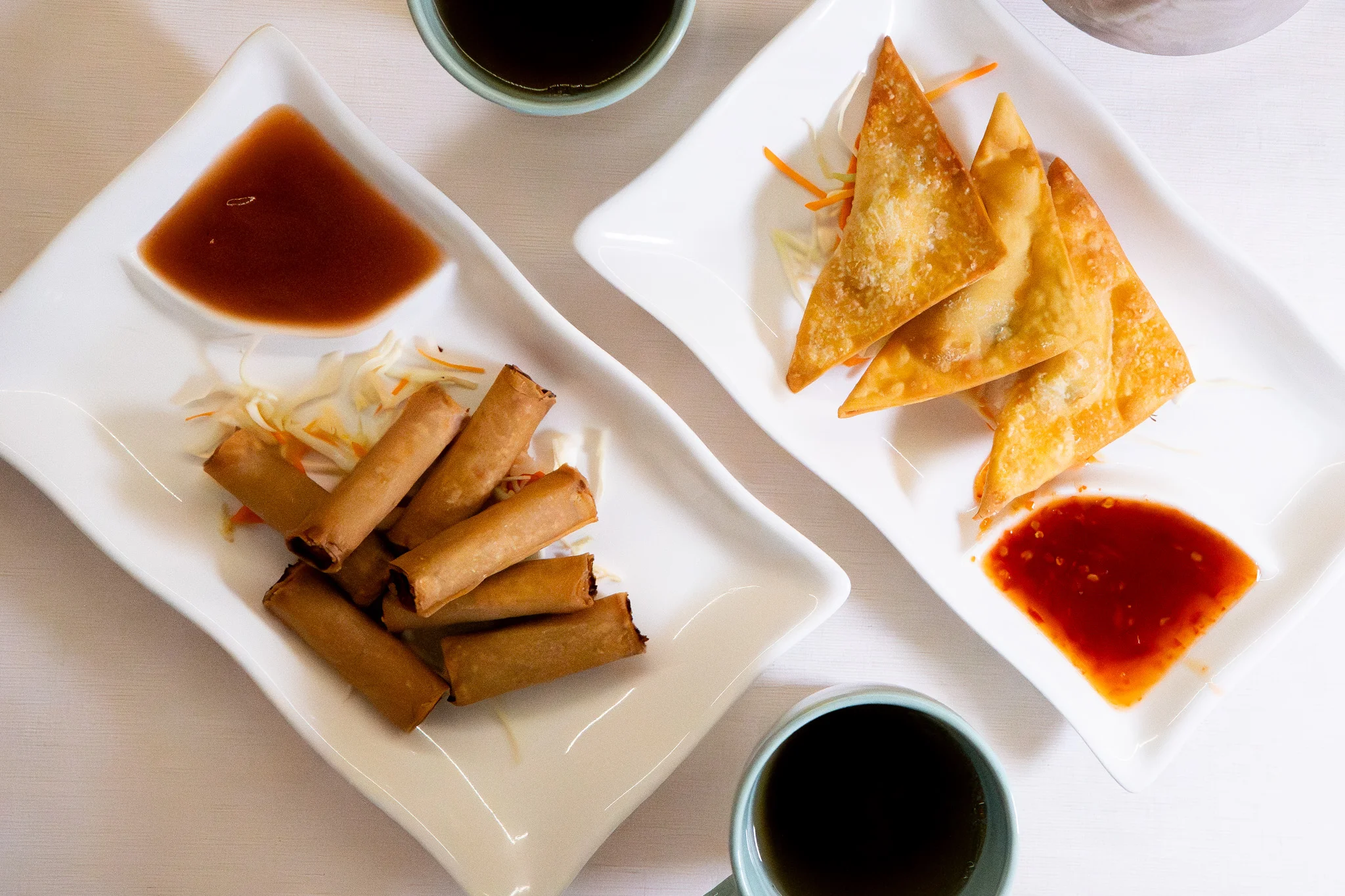 Crispy Vietnamese spring rolls with dipping sauce