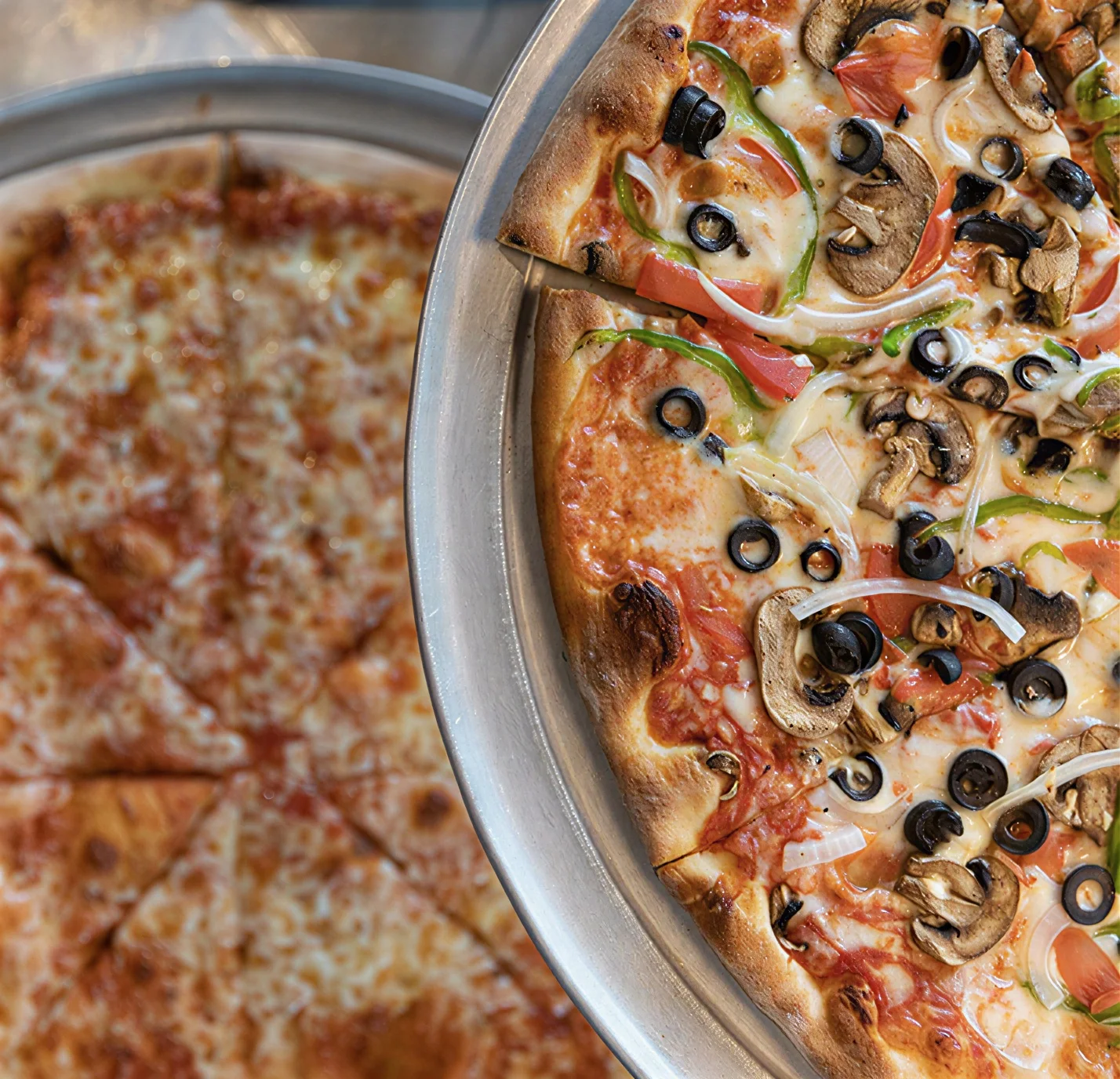 Large Deluxe Pizza