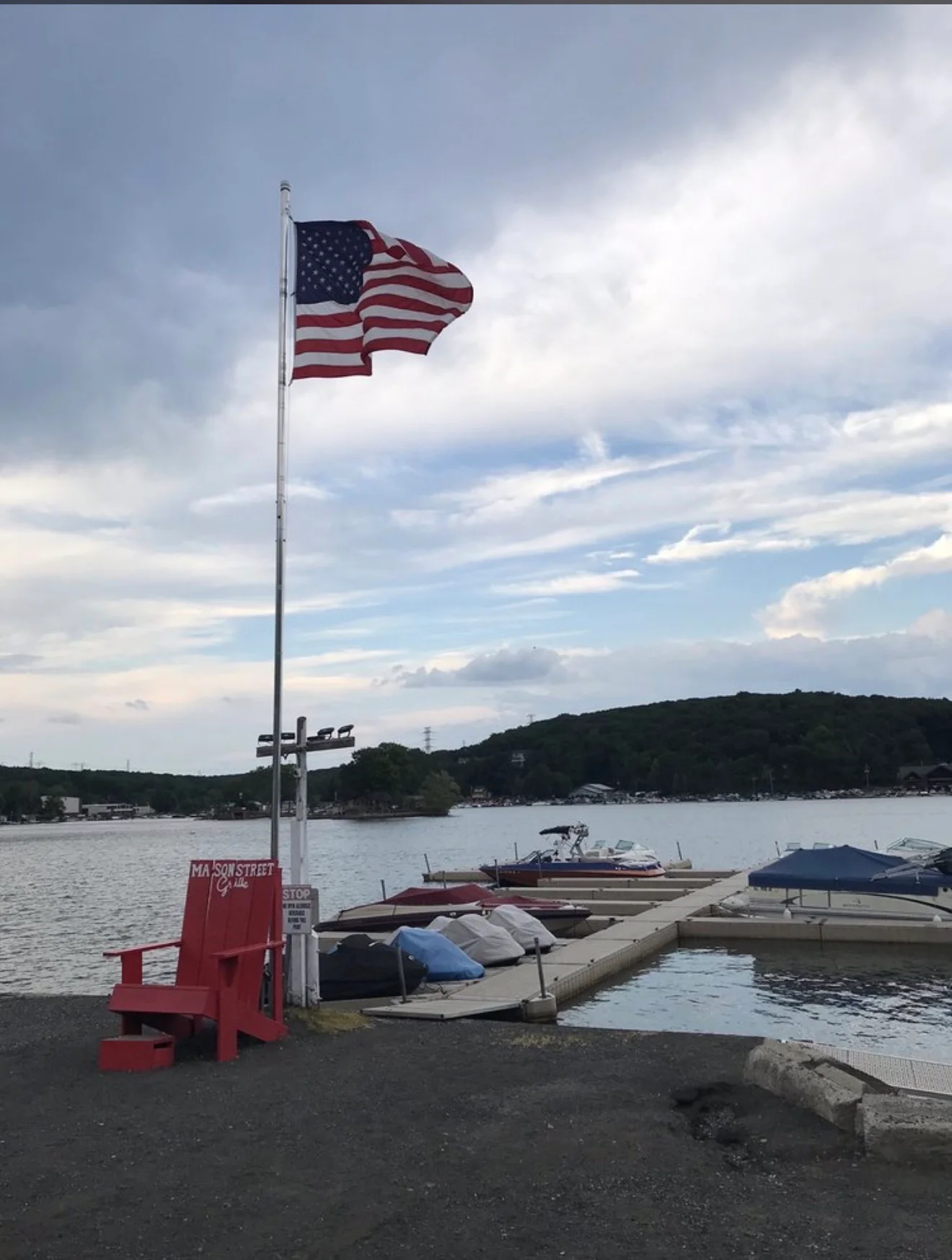 Mason Street Bar & Grille welcoming lakeside restaurant on Lake Hopatcong NJ known for great food and hospitality