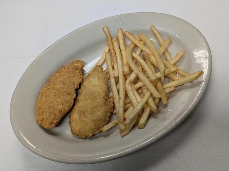 KIDS CHICKEN TENDERS W/FRIES