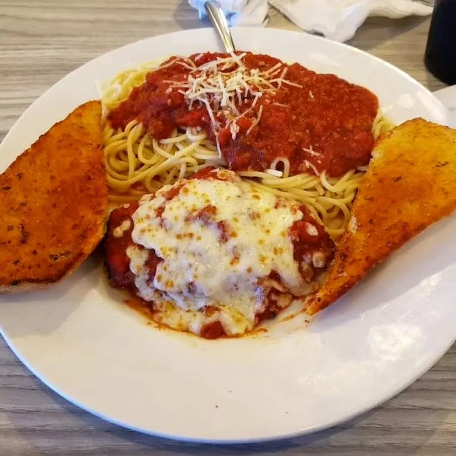 Classic Italian spaghetti with chicken parmesan and garlic bread