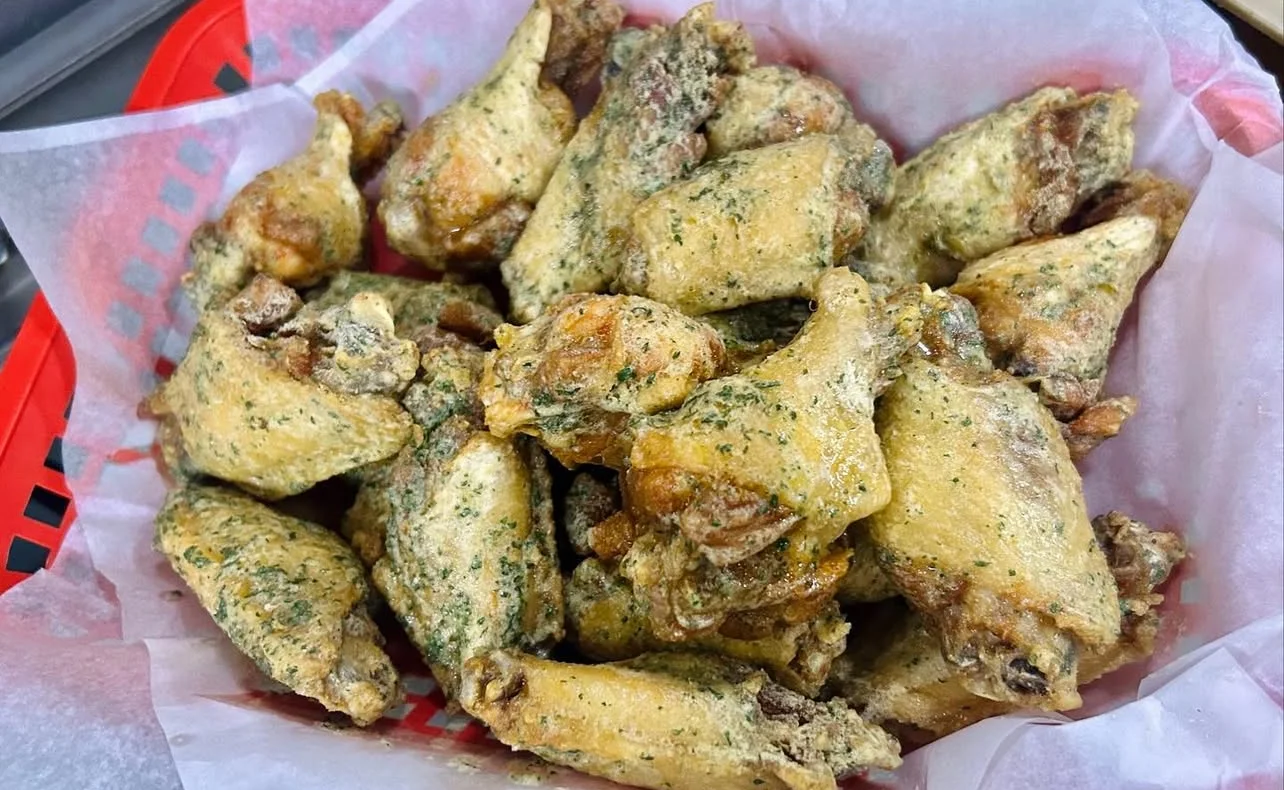 Crispy fried chicken wings seasoned with herbs